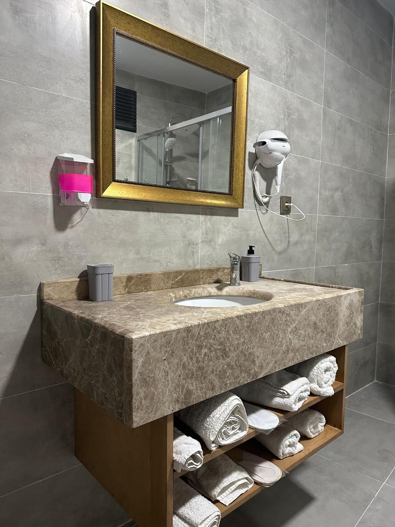 סאמסון Grand Delux Hotel מראה חיצוני תמונה